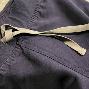 Figs size small Livingston basic scrub pants in Navy